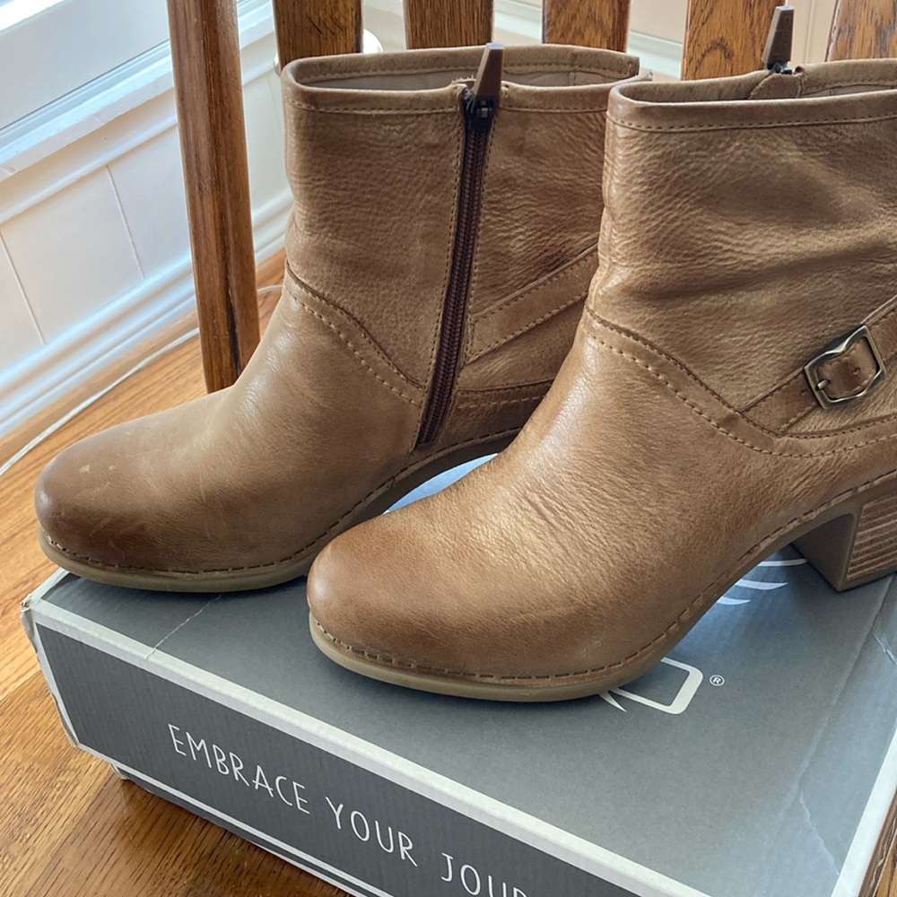 Dansko Hayley size 8 EU sz 38 tan